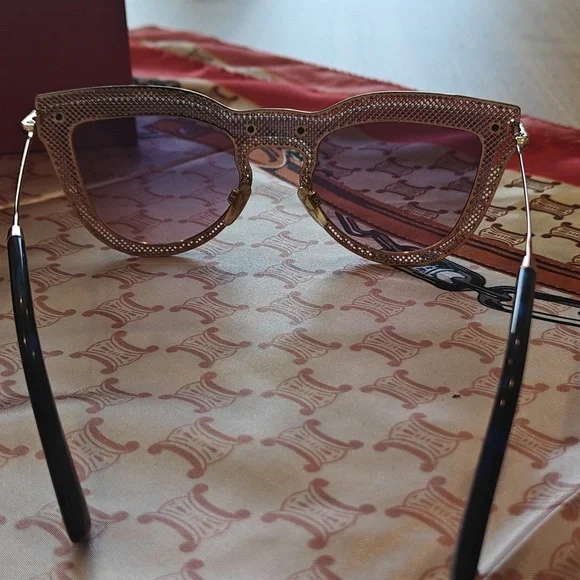 Valentino Textured Cat-Eye Sunglasses with Case display picture 2